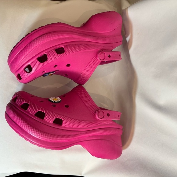 CROCS Sz 8 Bae Sandals Perforated Design Heel Strap Flower Butterfly Sandals - Picture 11 of 15